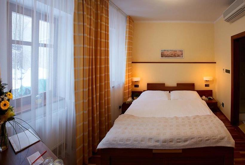 پانسیون Penzion Na Hradě