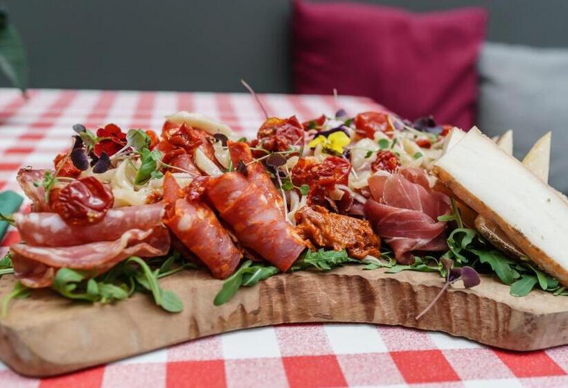 بنسيون The Limes