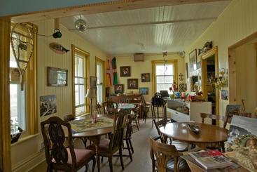هاستل Auberge Du Café Chez Sam