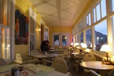 هاستل Auberge Du Café Chez Sam