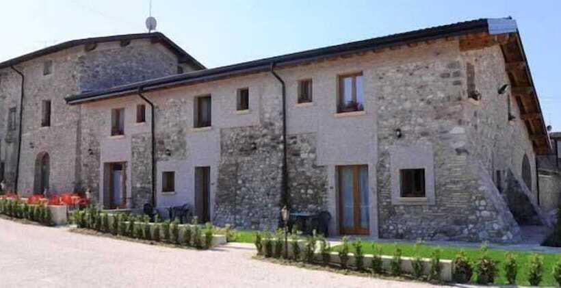 ホテル Agriturismo Corte La Sacca
