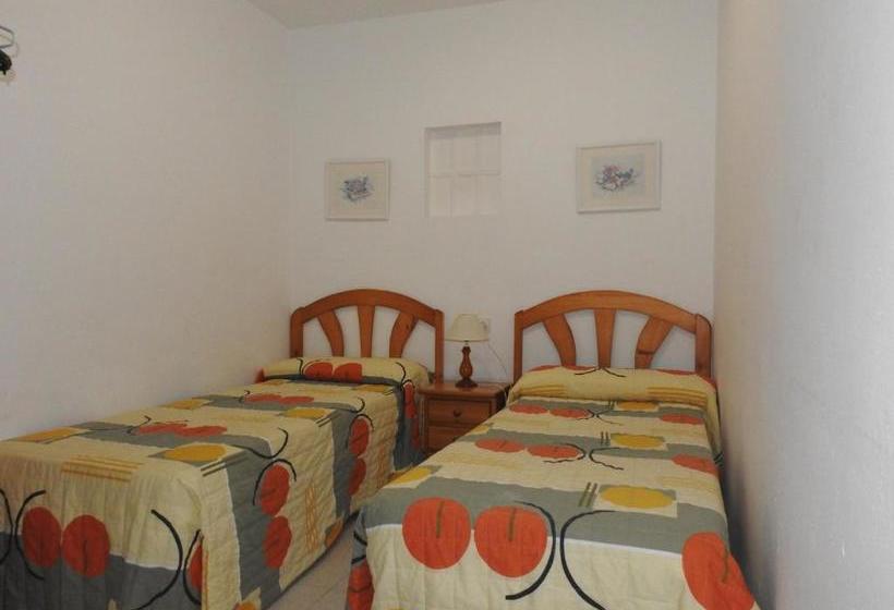 بنسيون Hostal Noray