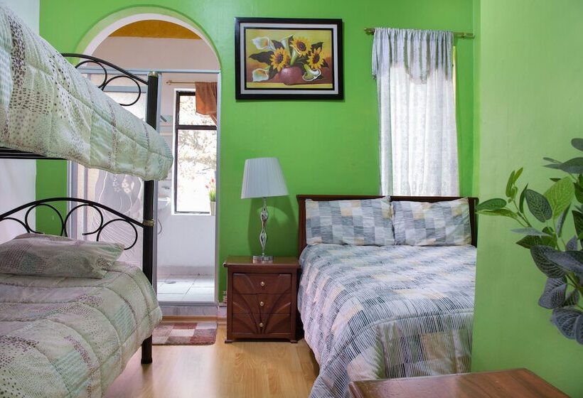 پانسیون Whipala Hostal