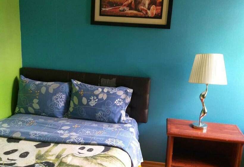 پانسیون Whipala Hostal