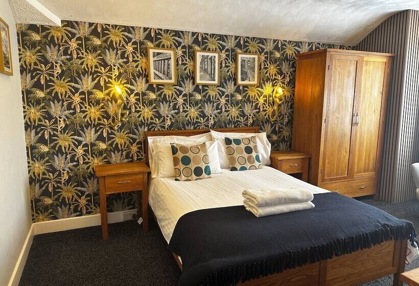 فندق صغير The Golden Fleece Inn