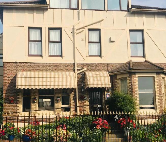 مبيت وإفطار The Bebington