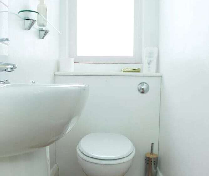 بنسيون Cranston House