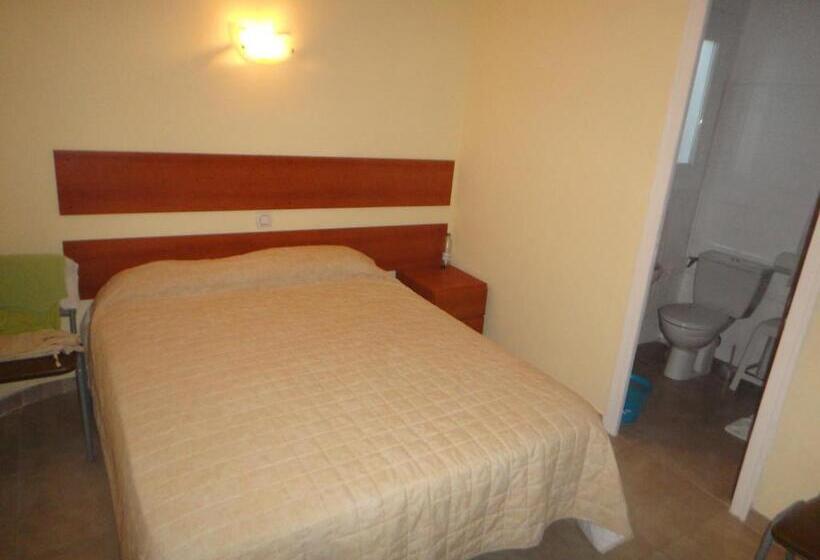 پانسیون Pensió Restaurant Llança