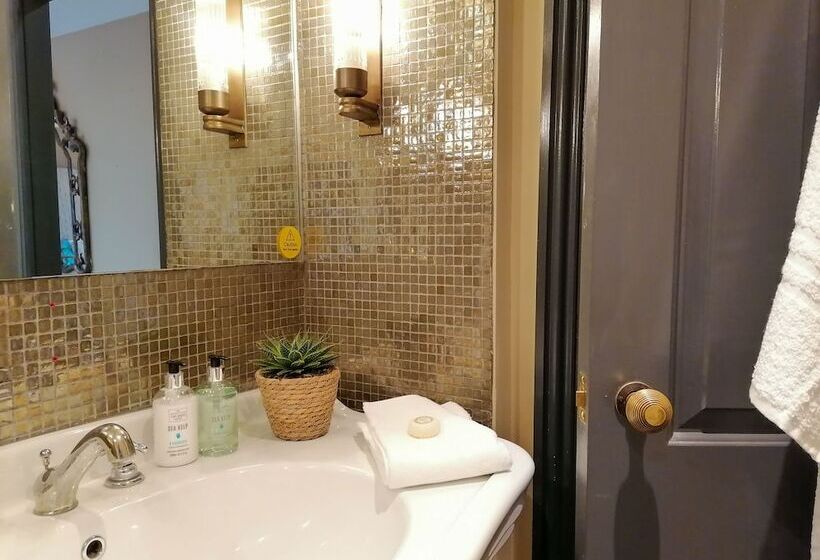 پانسیون The Linden Stansted