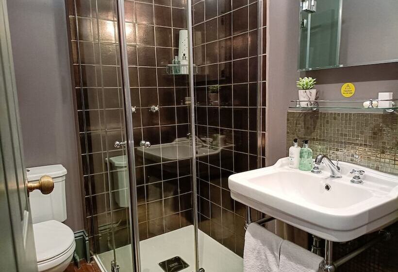 پانسیون The Linden Stansted