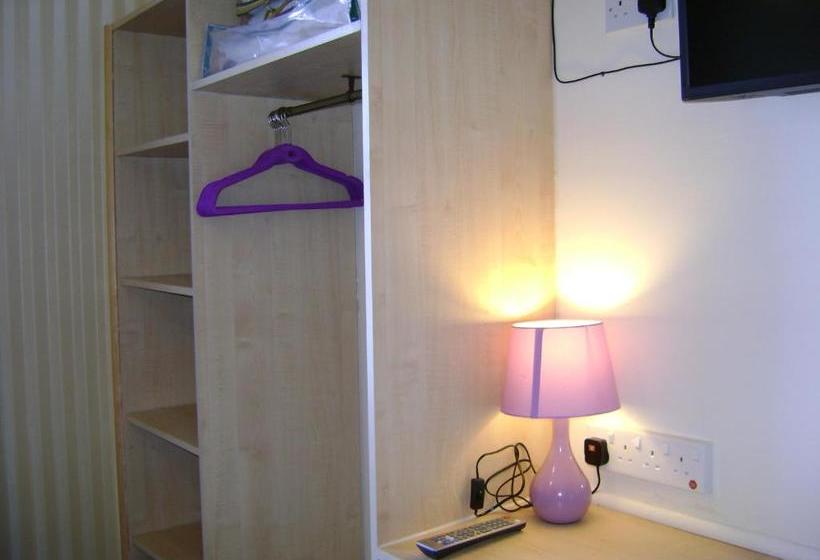 بنسيون The Wharncliffe