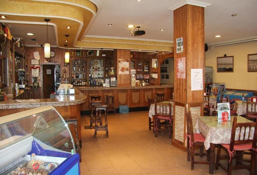 بنسيون Hostal Cazalegas