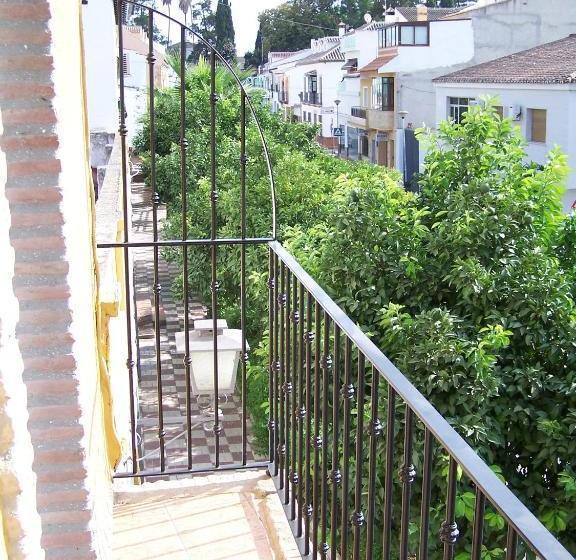 بنسيون Hostal Villega