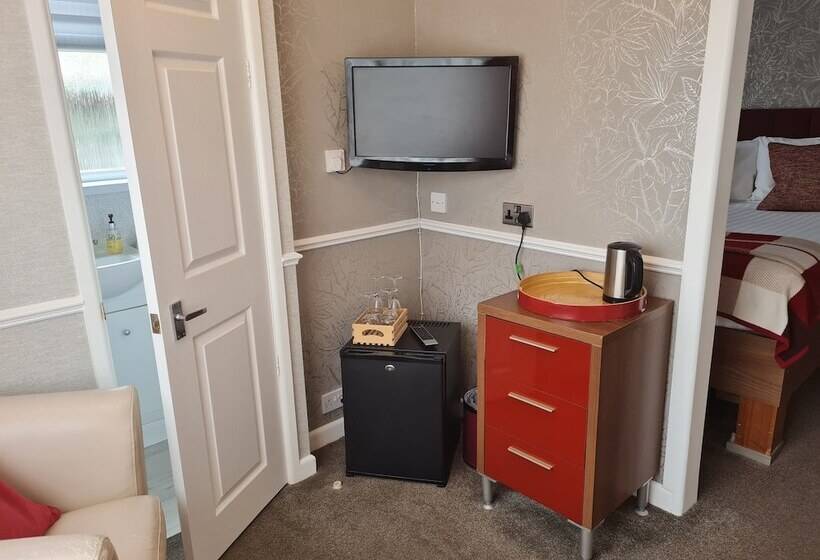بنسيون Brookside Guest House & Mini Spa