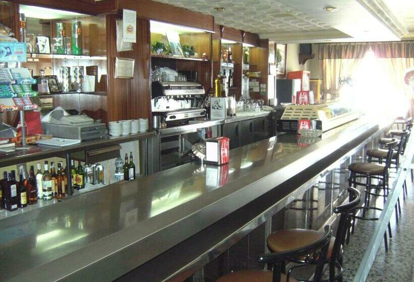 پانسیون Hostal El Polígono