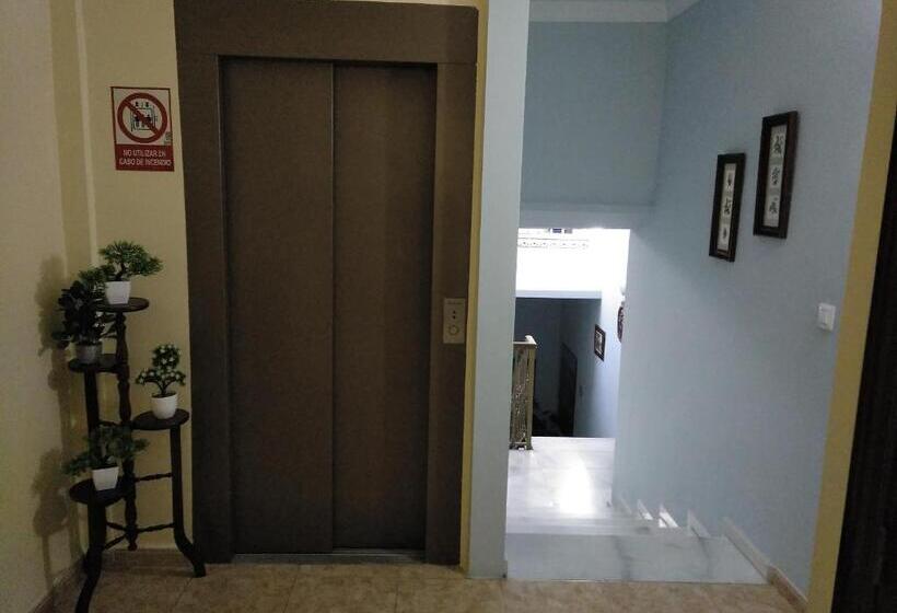 پانسیون Hostal El Polígono