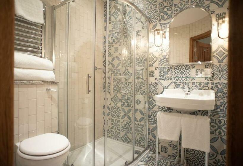הוסטל Cromwell Arms Country Pub With Rooms