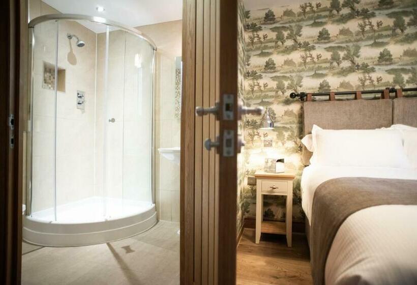 הוסטל Cromwell Arms Country Pub With Rooms