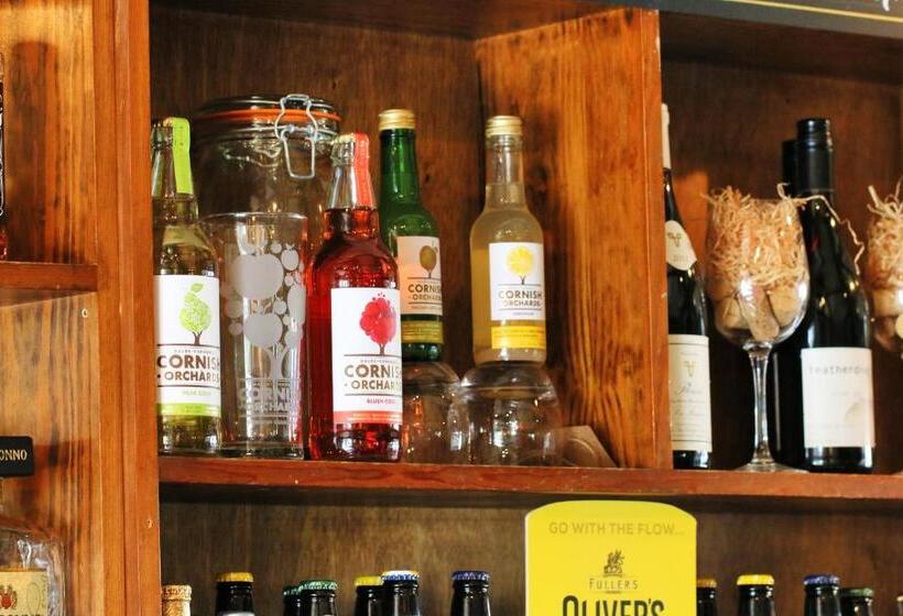 הוסטל Cromwell Arms Country Pub With Rooms