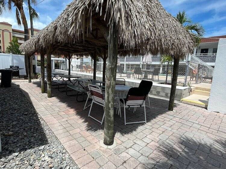 فندق صغير Holiday Isles Resort