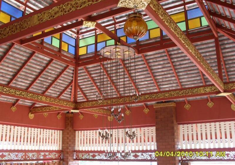 هاستل Irawadee Resort
