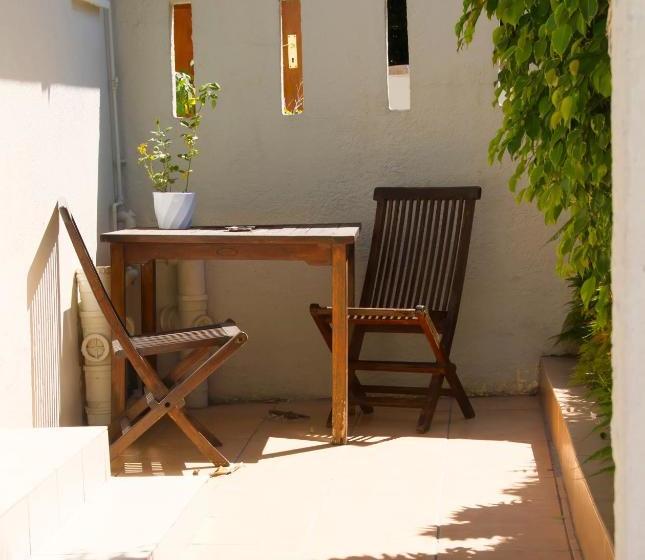 پانسیون Albert Road Garden Guest House