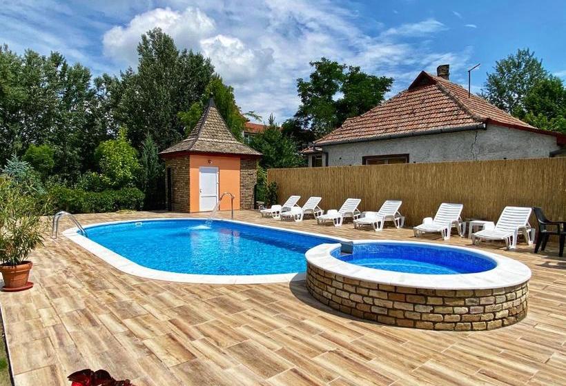 پانسیون Villa Larus