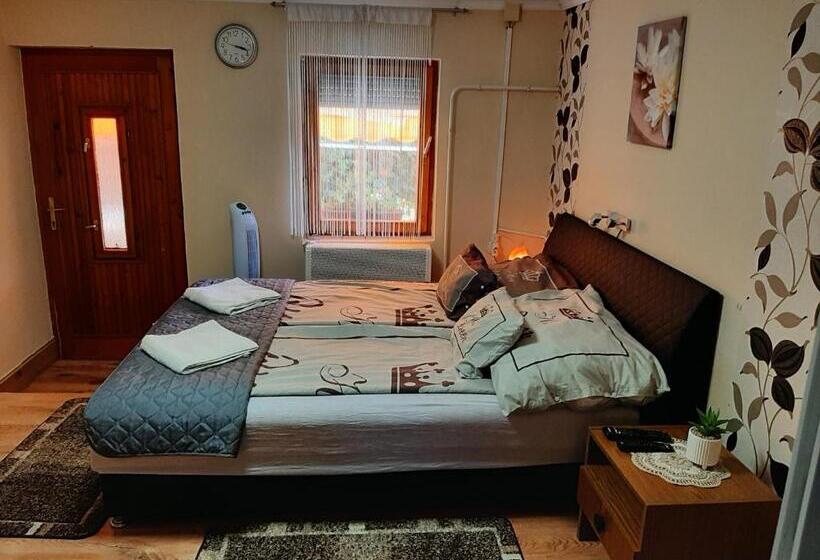 ペンション Váradi Apartman