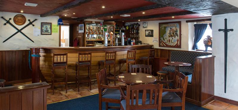 فندق صغير Finn Maccools Public House & Guest Inn