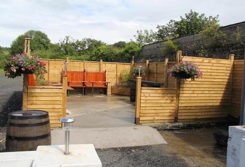 فندق صغير Finn Maccools Public House & Guest Inn