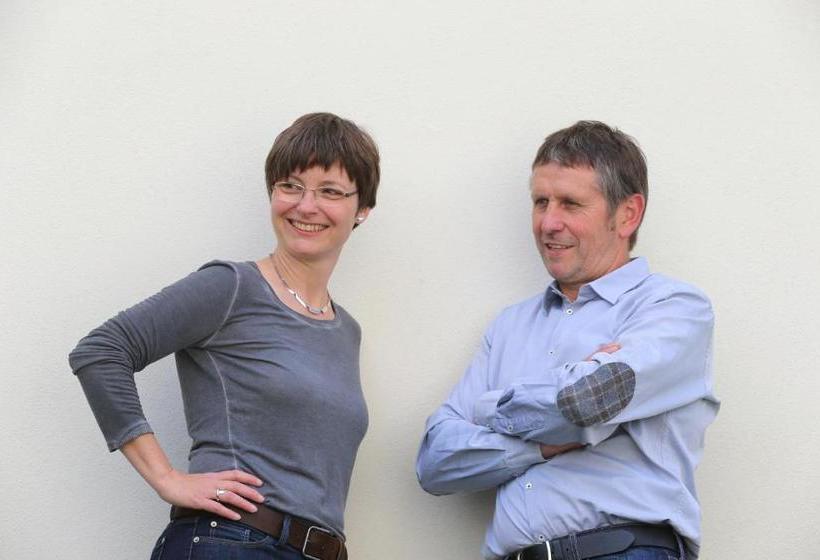 ペンション Ernst Clüsserath Weingut & Weinhotelchen