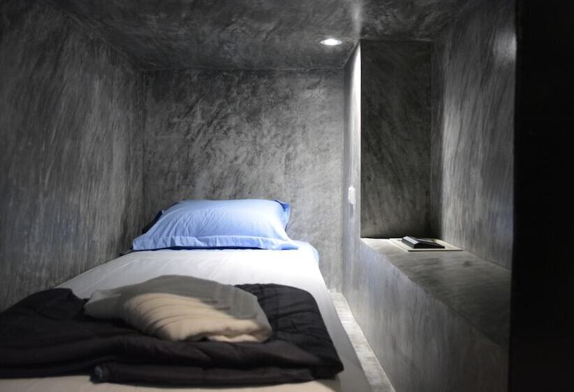 پانسیون Nirvana Guesthouse & Hostel