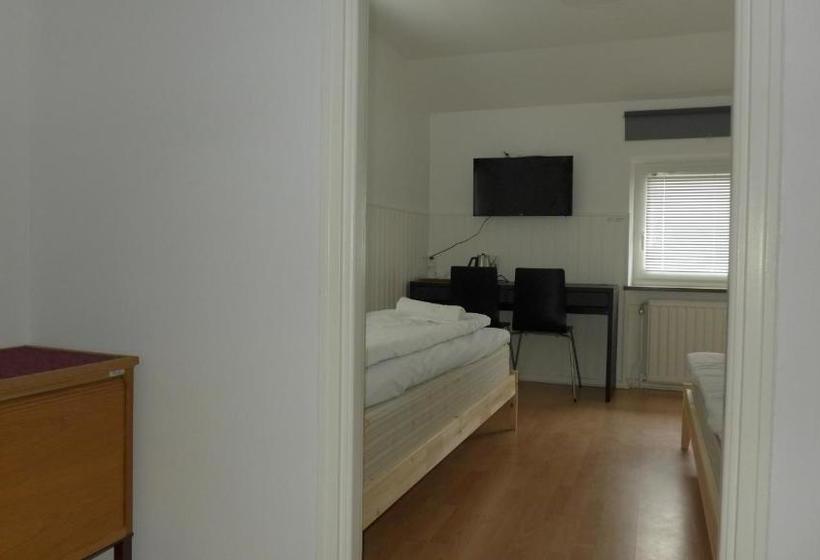 הוסטל Grums Old House