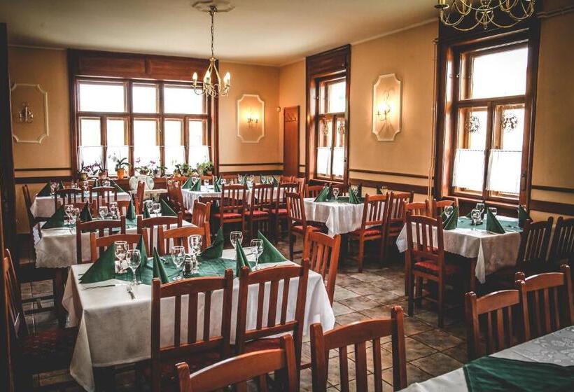 بنسيون Borostyánkert étterem & Vendégház