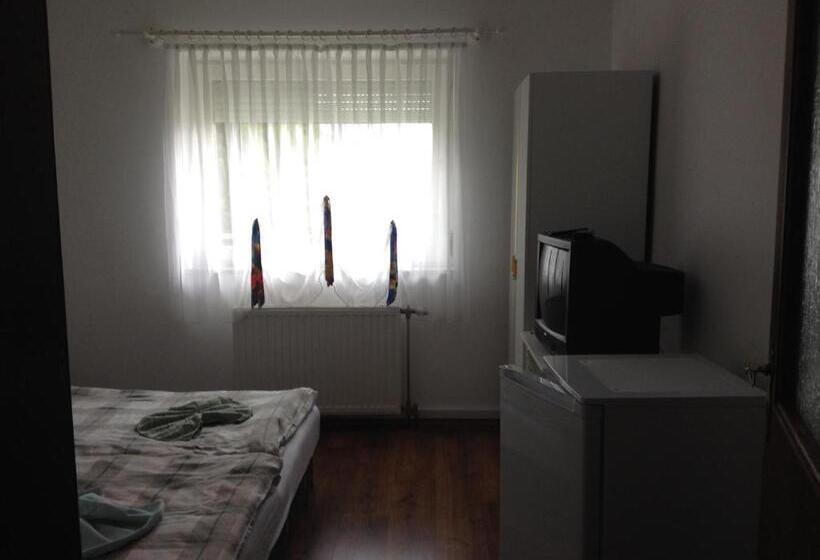 ペンション Györgyi Haus