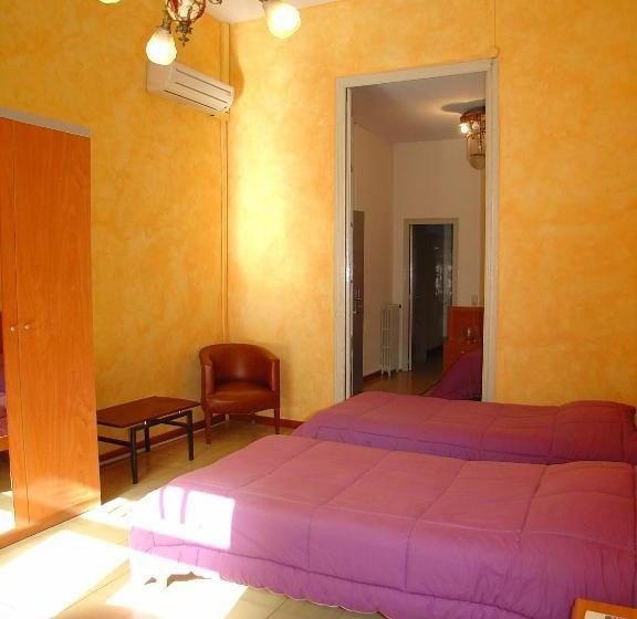 膳宿费 Hostal Adarnius