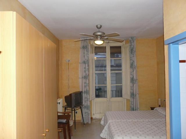 膳宿费 Hostal Adarnius