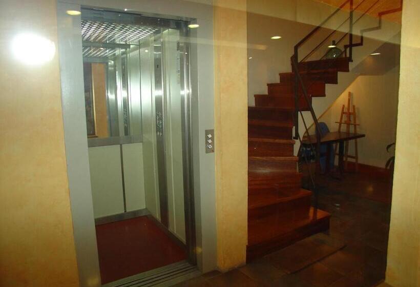 膳宿费 Hostal Adarnius