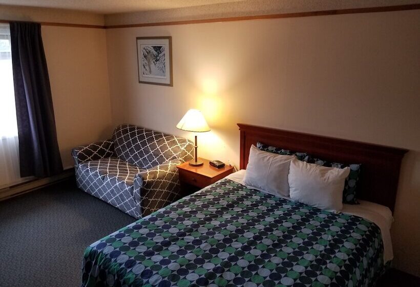 הוסטל Moosomin Country Squire Inn