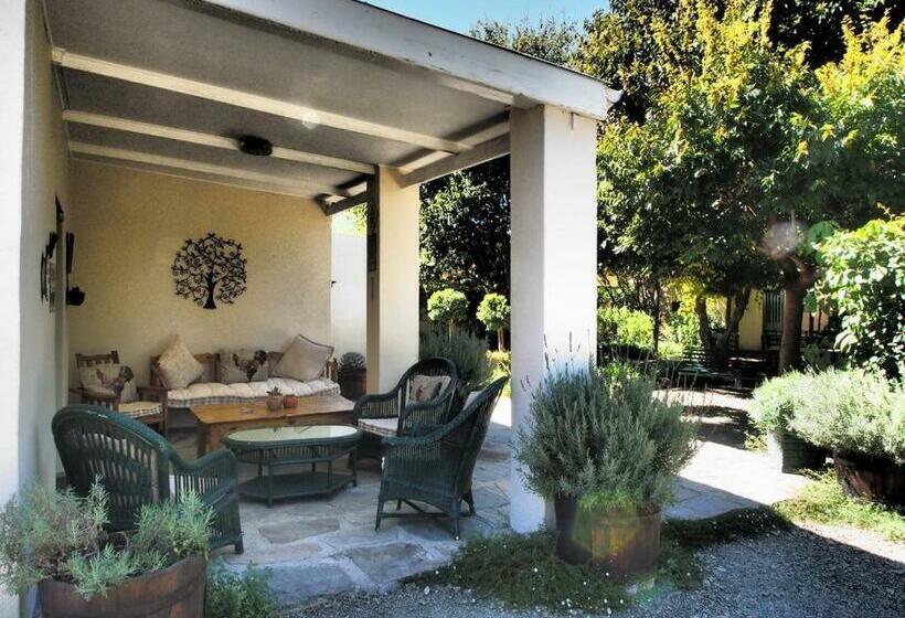 פנסיון Cypress Cottage