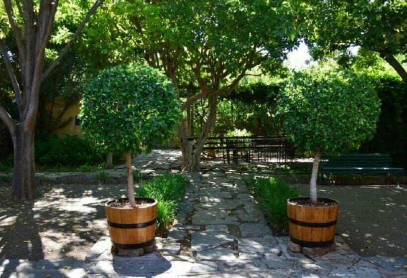 פנסיון Cypress Cottage