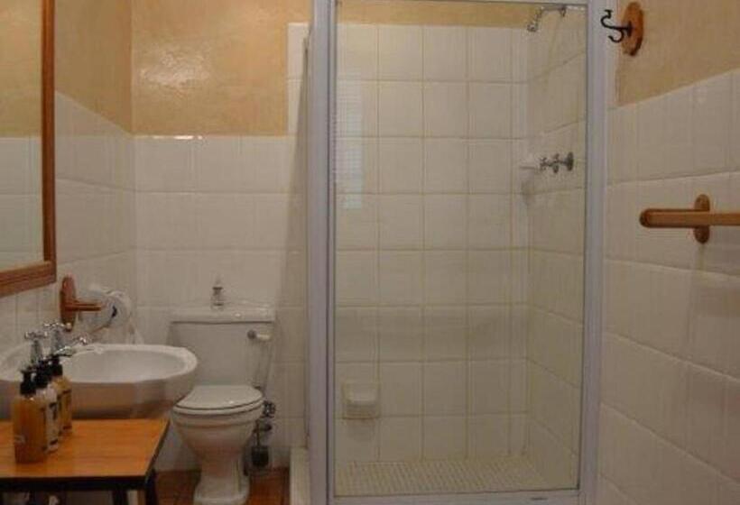 פנסיון Cypress Cottage