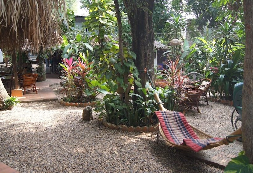 پانسیون Mut Mee Garden Guest House