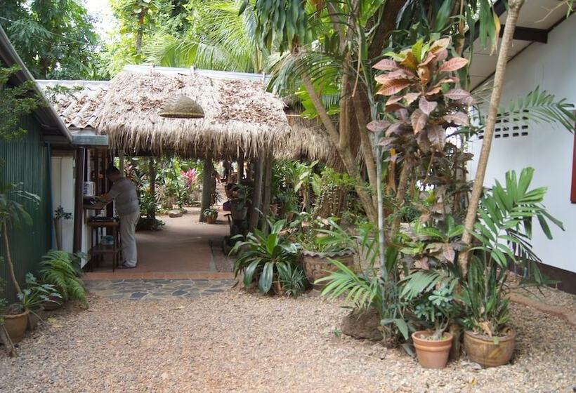 پانسیون Mut Mee Garden Guest House