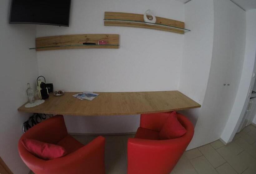 ペンション Ustria / Pensiun Trutg