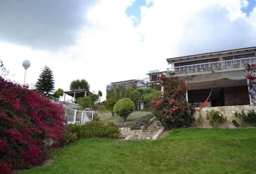 هاستل Miravalle Suites