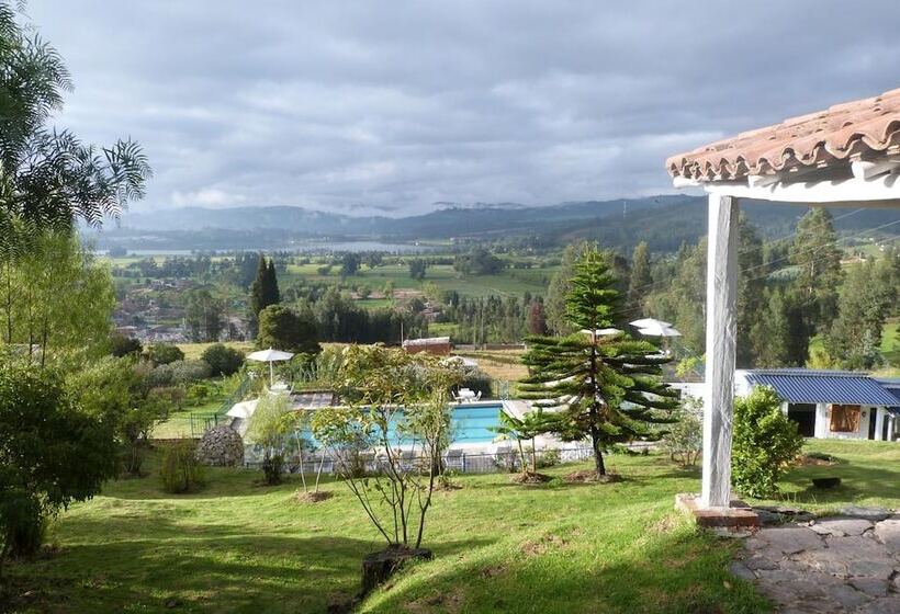 هاستل Miravalle Suites