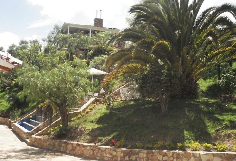 هاستل Miravalle Suites