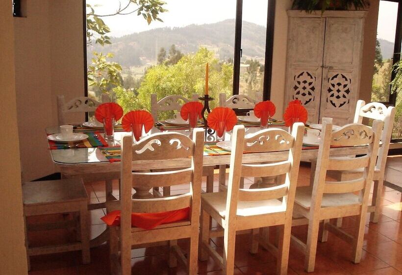 هاستل Miravalle Suites