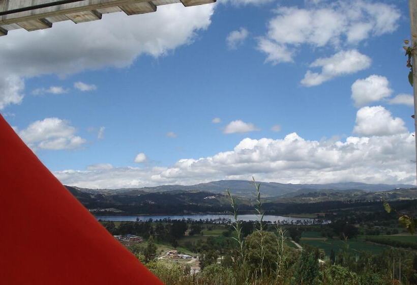 هاستل Miravalle Suites